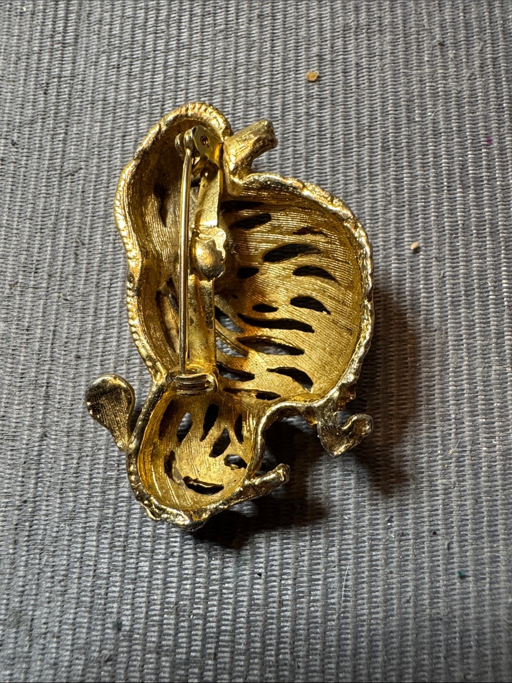 Vintage Source Unknown Gold-Tone Poodle Brooch with Green Eye - Picture 2 of 4
